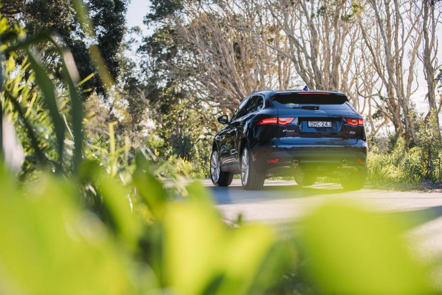  Jaguar F-Pace 30d AWD Portfolio 2016 года  (AU) (фото 6 из 9)